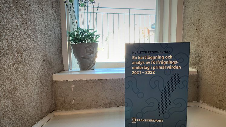 Praktikertjänst har granskat regionernas förfrågningsunderlag för vårdcentraler åren 2021 och 2022. Resultaten visar att det skett få förändringar trots ny lagstiftning.