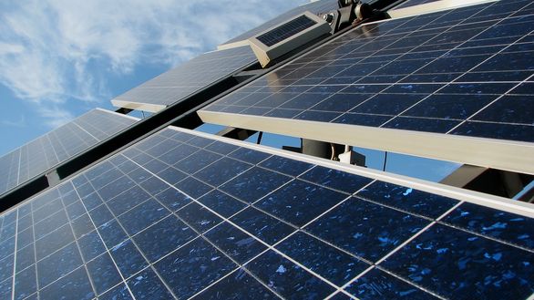 Solrekord: Negative strømpriser på grunn av rekordstor solkraftproduksjon i Tyskland er tema i ukens kraftkommentar med porteføljeforvalter Magnus Lingjærde i LOS Energy