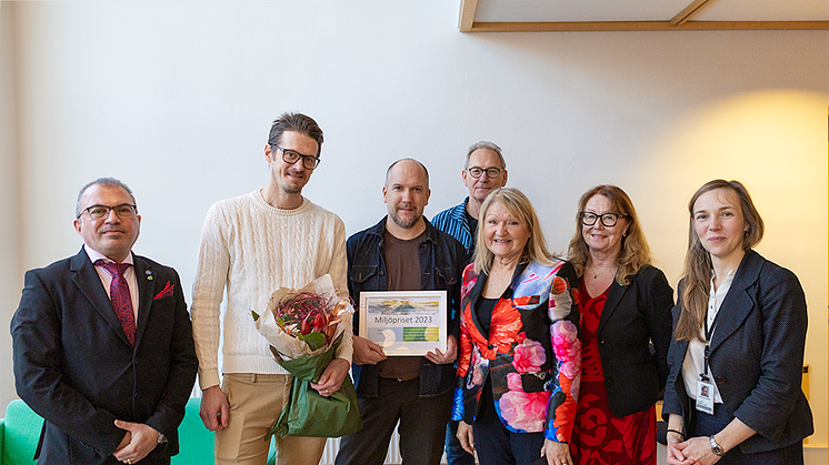 Fr.v. Alireza Mosahafi (M), Daniel Fajers, delägare BL Interiör, Olov Persson, VD BL Interiör, Jan-Olov Carlsson (V), Marie-Louise Rönnmark k (S), Margaretha Alfredsson, Katharina Radloff.