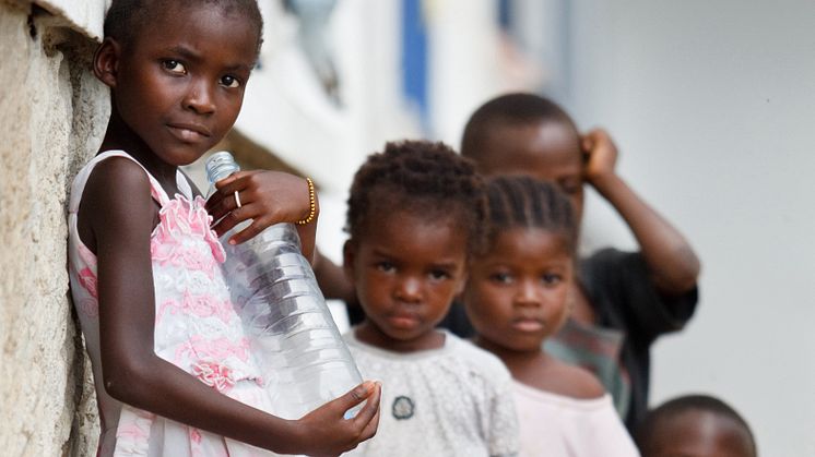 Vatten, toaletter och vaccin till barnfamiljer i Elfenbenskusten