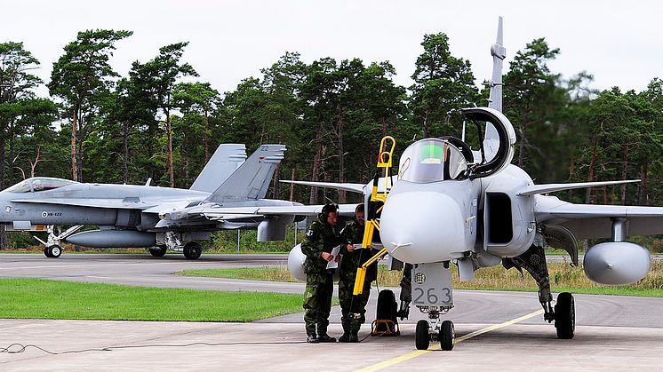 Finska flygplan deltar i övningen att försvara Sverige
