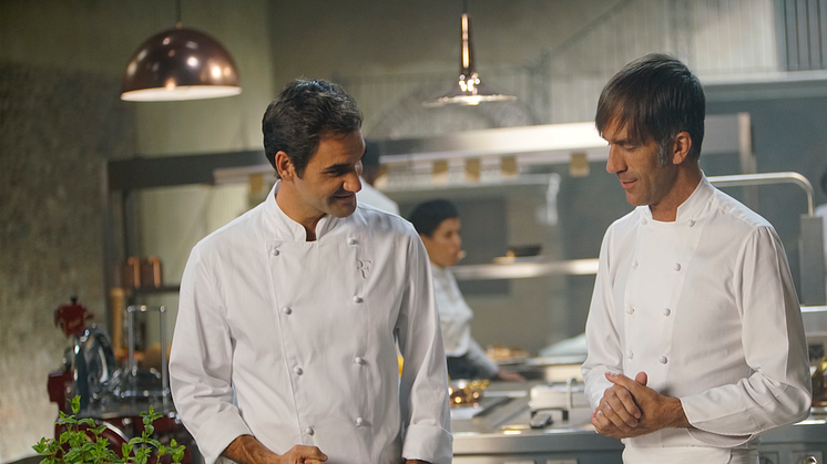 Roger Federer och Davide Oldani tillagar spaghetti al pomodoro.