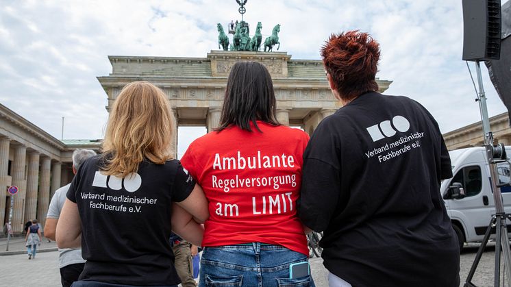 Magen-Darm-Ärzte unterstützen die Proteste der Medizinischen Fachangestellten in Berlin. - Foto Tanja Marotzke