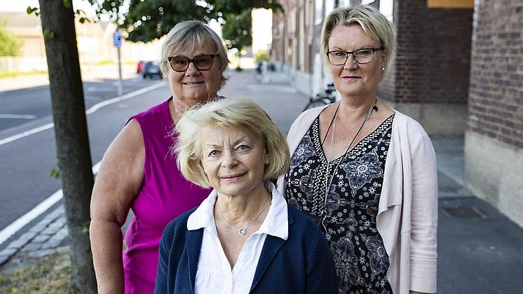 Gunilla Nilsson, Karin Klitte och Monica Hallström hjälper de familjehemsplacerade barnen att lyckas i skolan.