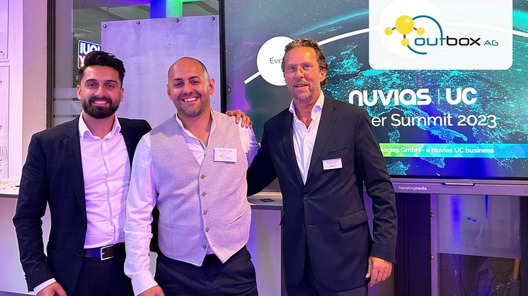 Sagar Gandi und Dietmar Kraume, Nuvias UC, im Schulterschluss mit Alexander Schnürer, outbox AG