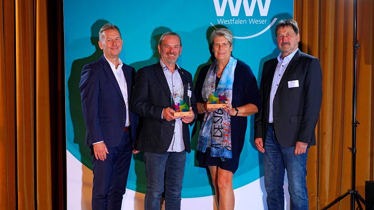 Freuen sich gemeinsam über den WWKUKTURPREIS22 (v. l.): Jürgen Noch, WW, Dirk Kaiser, Intendant Universum, Bündes Bürgermeisterin Susanne Rutenkröger, und Laudator Bertram Schulte.