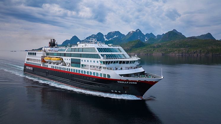 TF-Brettesnes-Photo_Espen_Mills_Hurtigruten.JPG