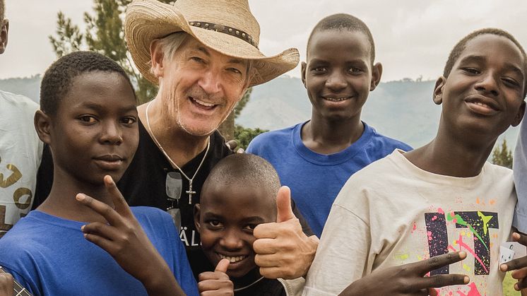 Doug Seegers är ambassadör för barnrättsorganisationen Erikshjälpen och har besökt arbetet i Uganda. Nu ger han sig ut på en månadslång julturné tillsammans med Erikshjälpen. Foto: Jonatan Nilsson.