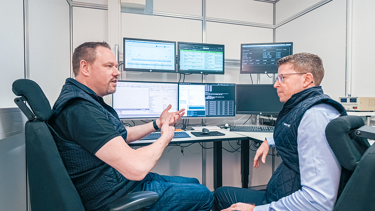 Robert Colvin, Technical Specialist, and Jonas Karlsson, Product Manager at Telenor IoT, presenting a Test Lab demo