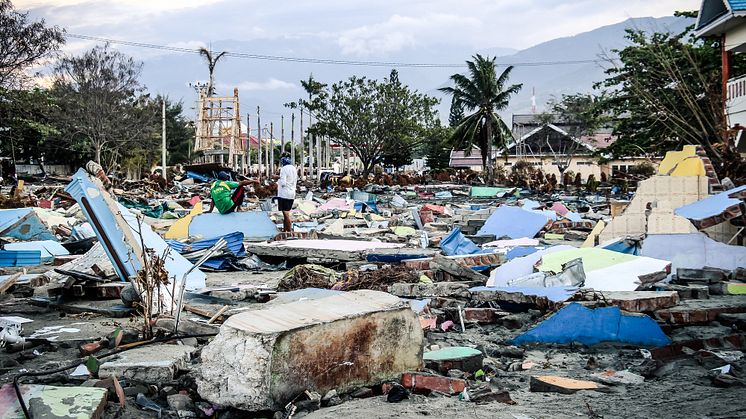 Flera jordskalv med en efterföljande tsunami drabbade Indonesien hårt.