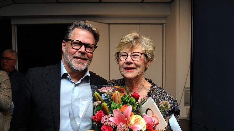 Skånska Travsällskapets nya ordförande Björn Bergman tillsammans med avgående Kerstin Peterson–Brodda. Foto: Jörgen Tufvesson. 