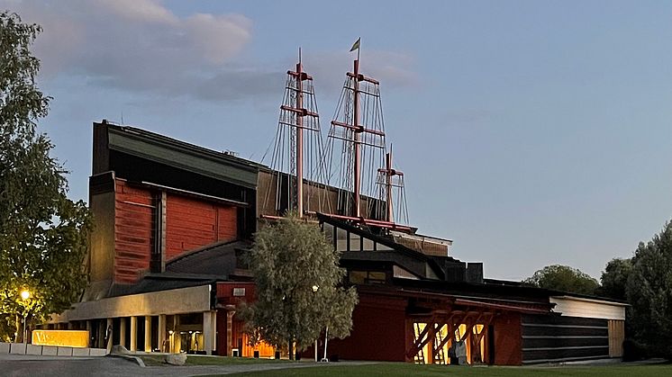 Utbyte av lykthuvuden utanför Vasamuseet