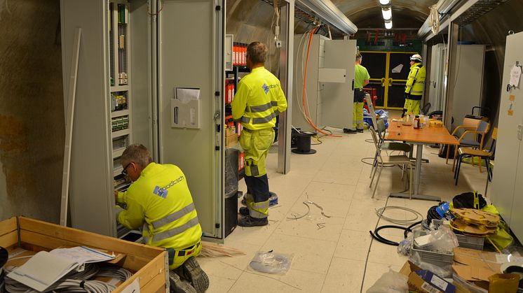 Montage av kraftutrustning i tvärtunnel i Hallandsåsen