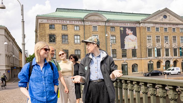 Sommarens stadsvandringar på Stadsmuseet har varit välbesökta. Foto: Kristin Lidell