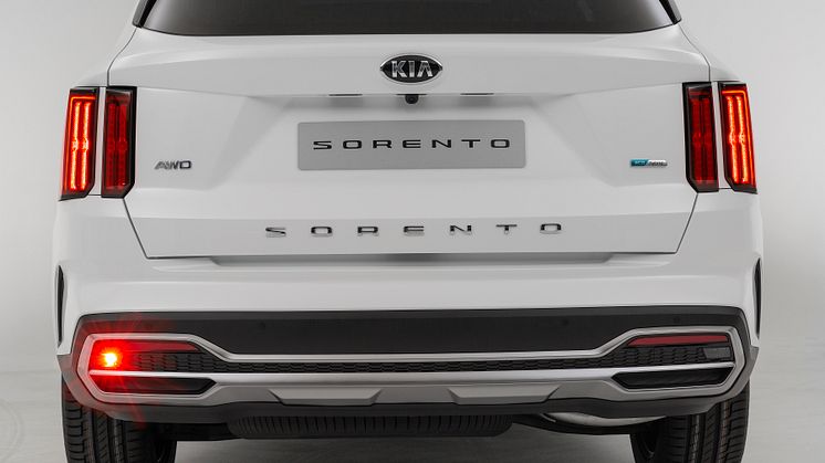 Kia Sorento_full rear bumper lights on