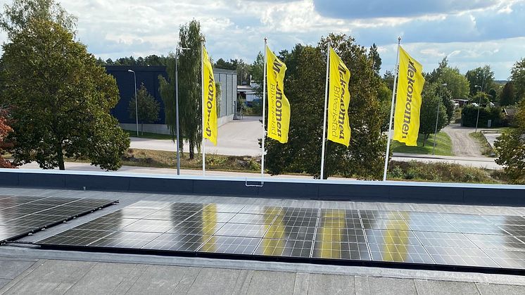 Solceller på Mekonomens tak.