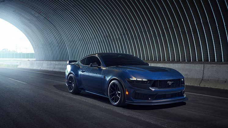 Ford Mustang Dark Horse_01