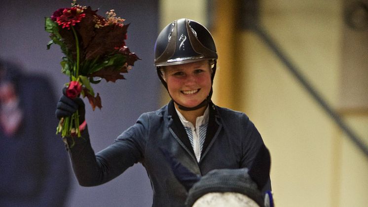  Emelie Grönberg segrare i Runsten Equestrian Ungdoms Grand Prix