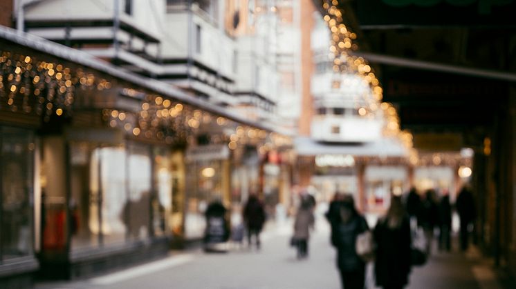 Nu är det dags. Med start i Skogås centrum 7–8 november tänder vi årets julbelysningar. 