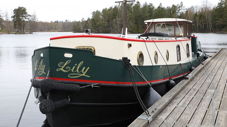 Dalslands kanal är ett levande industriminne där varor och människor färdats i 150 år. På bilden ”Lily” i Upperuds-Höljen. Foto Klas Lundkvist.