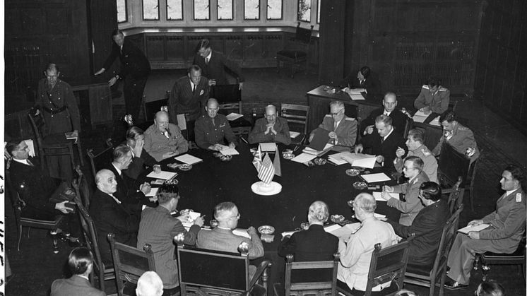 Eröffnungssitzung der Potsdamer Konferenz am 17. Juli 1945. Foto:  United States Army Signal Corps. © Harry S. Truman Library & Museum.