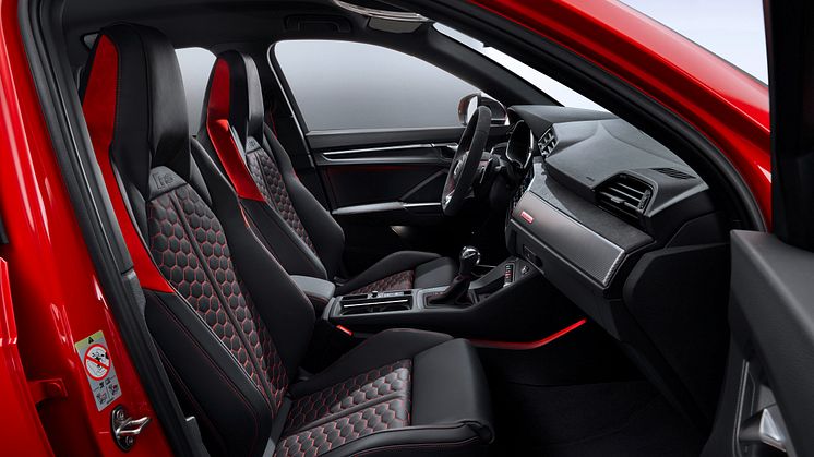 Audi RS Q3 (tangorød)