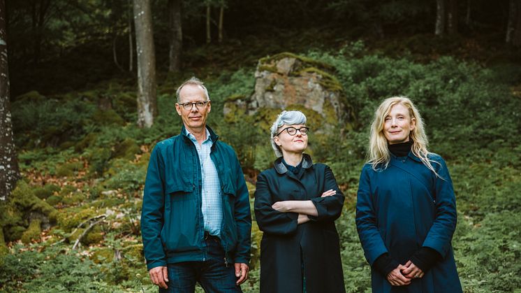 I gläntornas ljus- tre starka kreatörer och Norrvikens trädgårdar skapar magi. Fr vä Gunnar Kaj, Bea Szenfeld, Karin Wiberg. Foto: Lena Evertsson