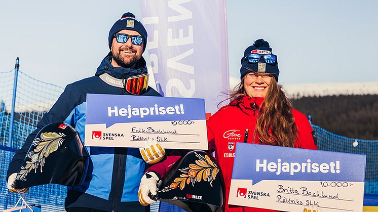 SM-vinnarna Erik och Britta Backlund fick ta emot det allra första Hejapriset inom speedski. Foto: Tommy Persson.