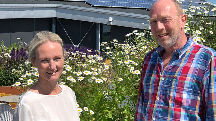 Cecilie og Erik Andre på takterassen i Karvesvingen 3