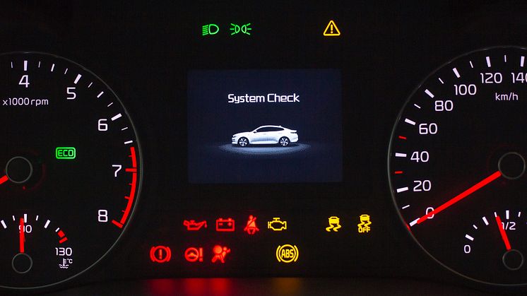 En advarselslampe i bilen kan have forskellige mærkater og farver. AutoMester har samlet en oversigt over betydningerne.