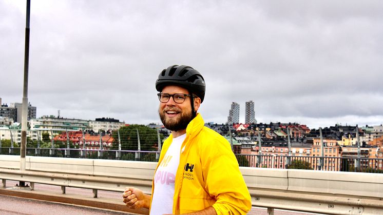 Hampus Busk guidar cykelturen Från kaj till kaj