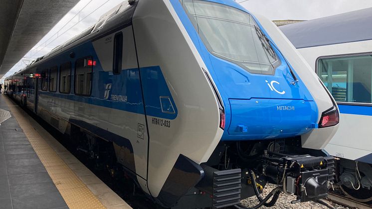 Presentato oggi a Reggio Calabria il primo intercity ibrido  Hitachi Rail per Trenitalia