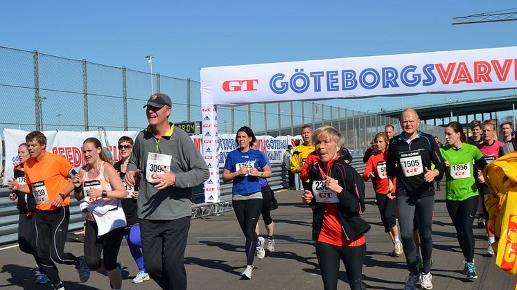 Tusentals löpare sprang in våren på racingbanor i helgen