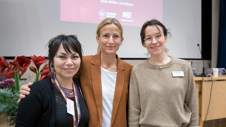 Personal från Akutmottagning för våldtagna på Södersjukhuset utbildar personal inom vård, skola och civila samhället.