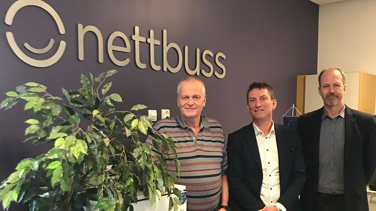 Nettbuss bestiller 14 IVECO Crossway til et anbud i Trondheim. Fra venstre Jens Arne Flåan, flåtesjef i Nettbuss, Dagfinn Heitmann, områdesjef for IVECO BUS i Norge, Sverige og Finland, og Hans Petter Sundberg, teknisk direktør i Nettbuss.