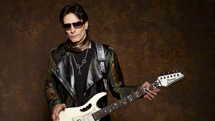 Presskonferens & invigning. Steve Vai inviger Vintage utställning på Uppsala Konsert & Kogress idag 13.30