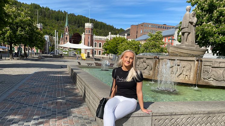 – Helt unikt, sier Synne Trønnes (18). Hun er lærling i helsefag og gleder seg stort over Fjordbyen Lier og Drammen.