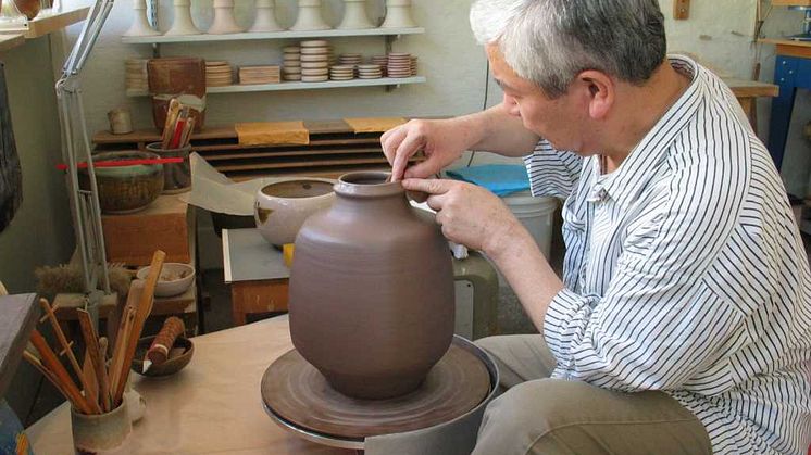 Ryozo Miki – eld och lera, utställning på Röhsska museet