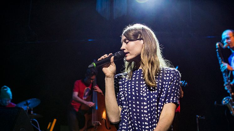 Sarah Riedel sjunger sånger av Georg Riedel till Astrid Lindgrens figurer i  Jazz på Pippis vis på Palladium Malmö 20 oktober. Foto: Petra Hellberg