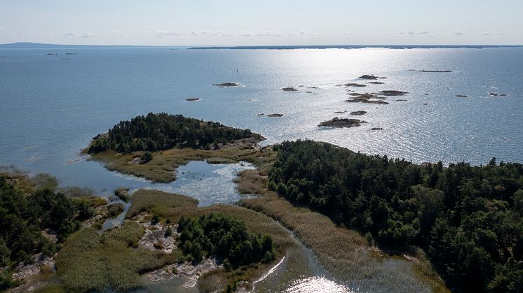 Vy över Lurö skärgård där Kinnekulle skymtar i övre vänstra hörnet. Foto: Lars Sjöqvist/Värmlands Museum