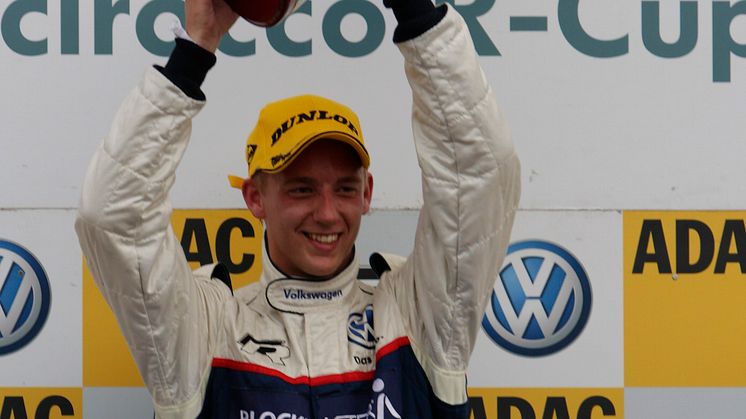 Scirocco R-Cup: Ola Nilsson segrade efter suverän körning på Brands Hatch