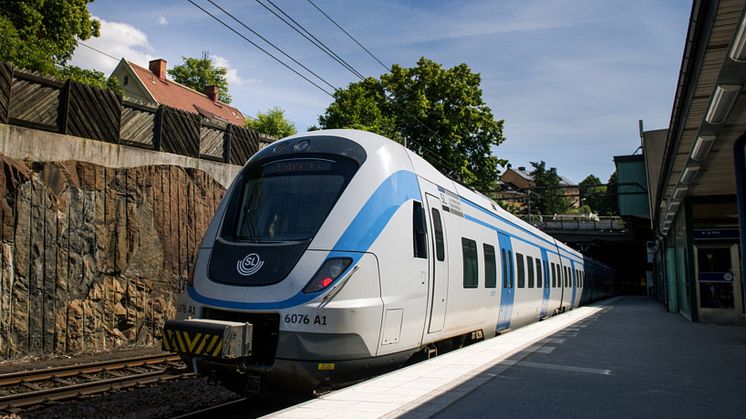 Pendeltåg vid Solna station.