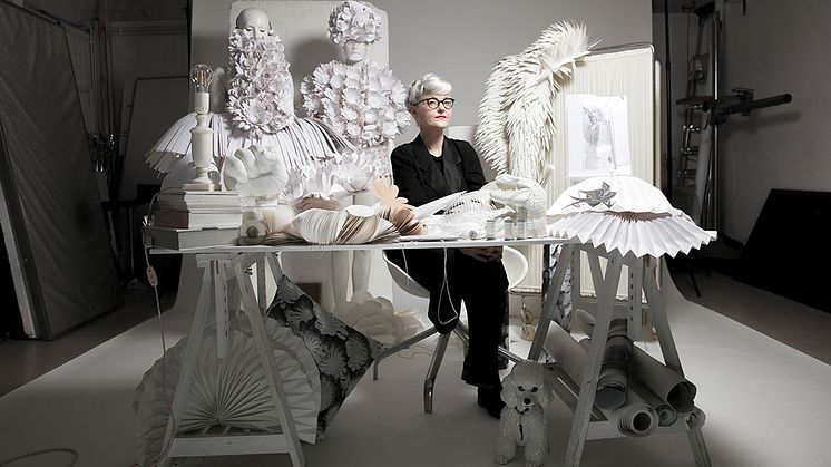 Bea Szenfeld is the trained potter who’s giant paper dresses now can be found on celebrities, at the Nobel prize ceremony, in fashion magazines and in museums.