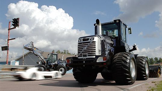 Swecon auktionerar ut två specialutrustade Volvo L70F Monster Loaders