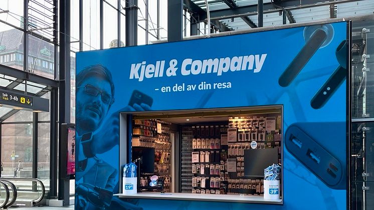 Kjell & Company öppnar en butik i mikroformat på Helsingborg C, med ett sortimentet fokuserat på produkter för resan. En liknande butik finns idag på Malmös centralstation.