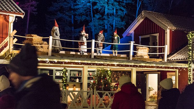 Nissarnas julmusikal utspelar sig från taken i Barnens Lantgård. Foto: Rickard Monéus/Kolmården