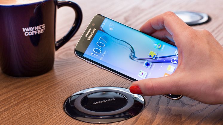  Samsung och Wayne´s Coffee laddar för trådlöst samarbete 