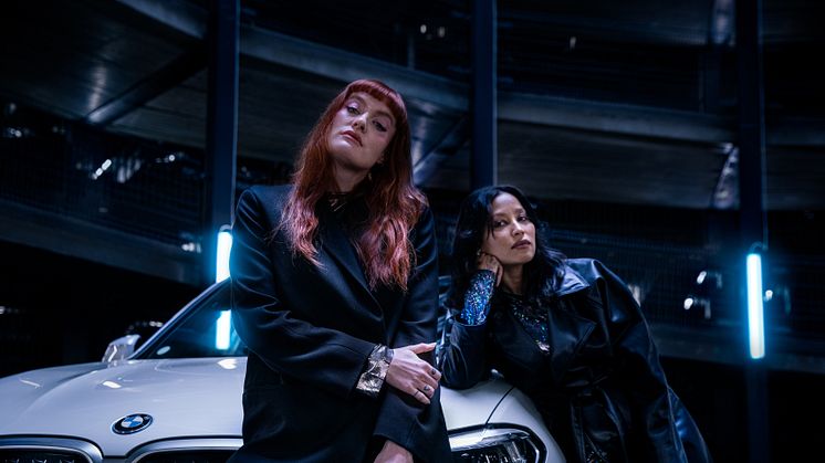 Icona Pop sätter elektrisk stämning till nya elektriska BMW iX3