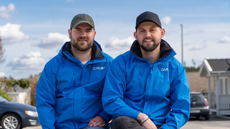 Barndomsvännerna Jonas Aronsson och Simon Ekstrand är medgrundare av Carjoy. 