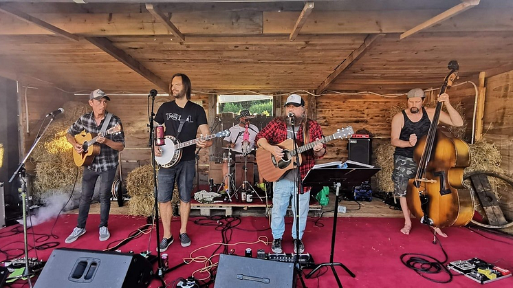 Croft Valley Farmboys från Fjärås tar med oss på en tidsresa tillbaka till de legendariska musikaliska skogarna i Smoky Mountains i USA.